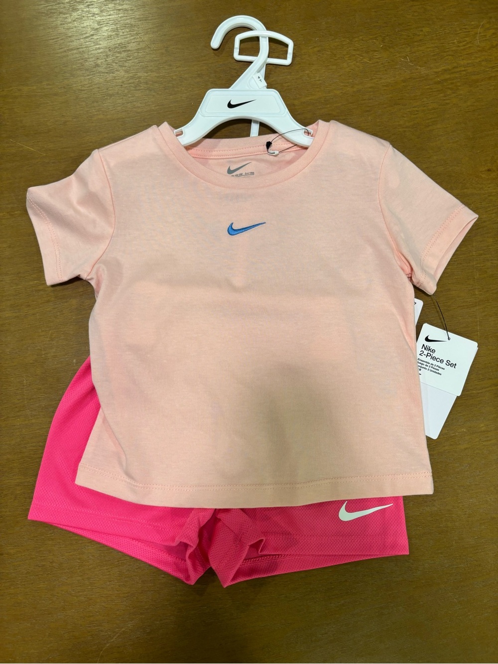 4T NWT Nike girls 2-piece set shorts and T-shirt